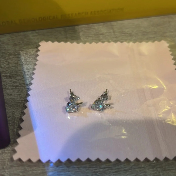 Moissanite 1CTW Earrings New in Box VVS1 Color D 925 Sterling Silver w/GRA Cert - Picture 4 of 5